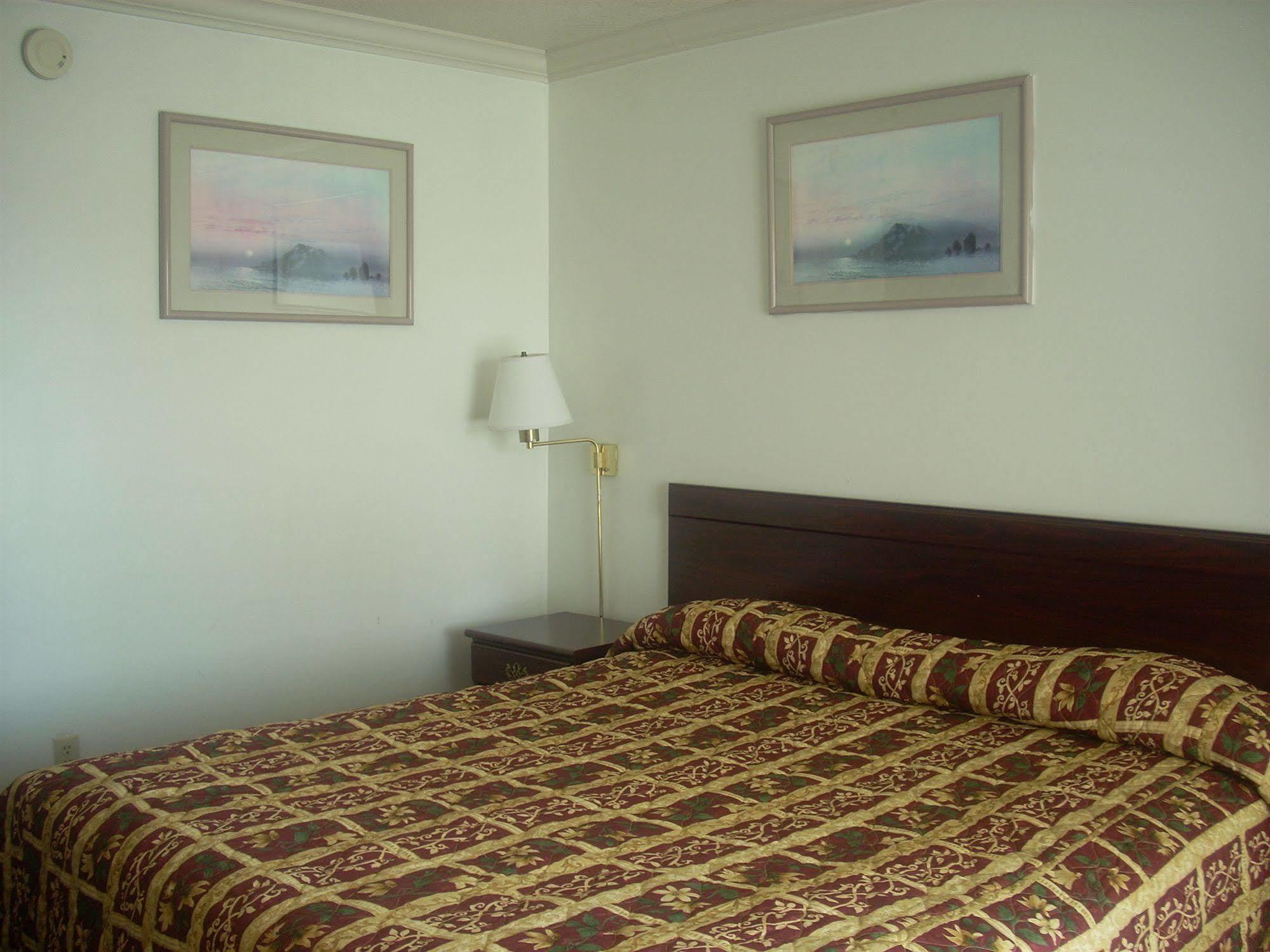 Economy Inn Monterey Seaside Buitenkant foto